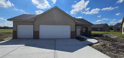 1629 Midway Ct, Valley Center, KS 67147