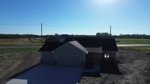 1629 Midway Ct, Valley Center, KS 67147