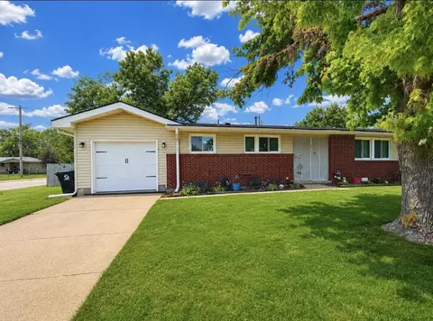 801 Greenbriar Dr, Salina, KS 67401