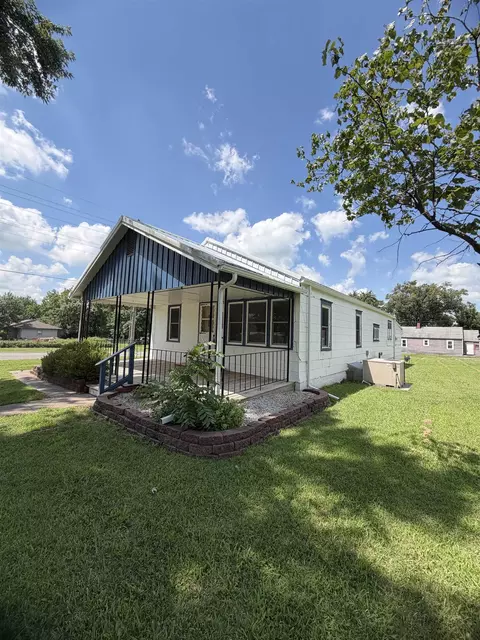 Exterior - 1301 N Main St, Eureka, KS 67045 photo 2 of 6