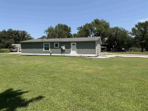 Exterior - 521 Eighth St, Harper, KS 67058 photo 6 of 8
