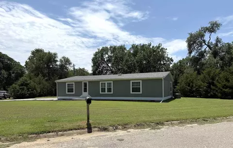 Exterior - 521 Eighth St, Harper, KS 67058 photo 3 of 8