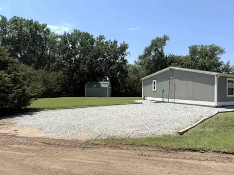 Exterior - 521 Eighth St, Harper, KS 67058 photo 2 of 8