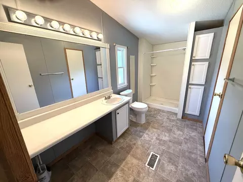 Bath - 521 Eighth St, Harper, KS 67058 photo 1 of 2
