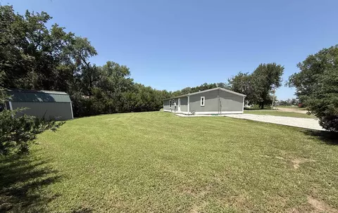 Exterior - 521 Eighth St, Harper, KS 67058 photo 5 of 8