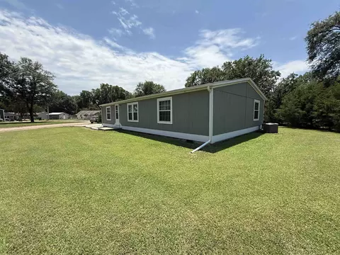 Exterior - 521 Eighth St, Harper, KS 67058 photo 4 of 8