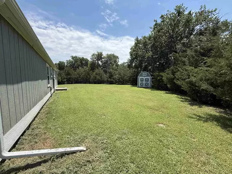 Exterior - 521 Eighth St, Harper, KS 67058 photo 7 of 8