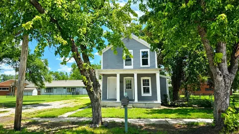 710 N 9th St, Salina, KS 67401