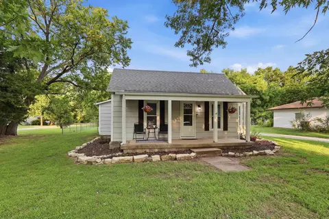 228 N Willow St, Douglass, KS 67039
