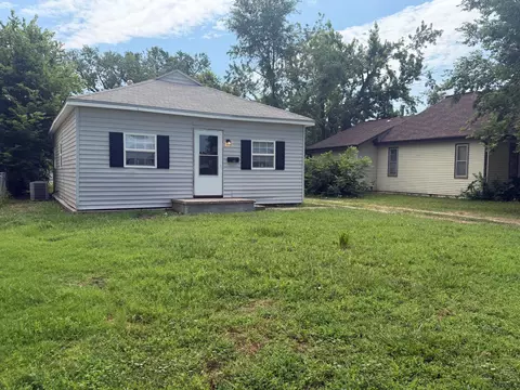 949 S 3rd St, Salina, KS 67401