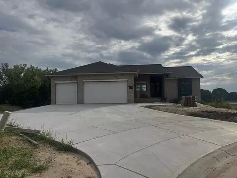 3510 S Bluelake Ct, Wichita, KS 67215