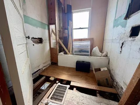 Bath - 320 N Maple, Eureka, KS 67045 photo 2 of 2