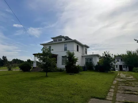 Exterior - 320 N Maple, Eureka, KS 67045 photo 4 of 4
