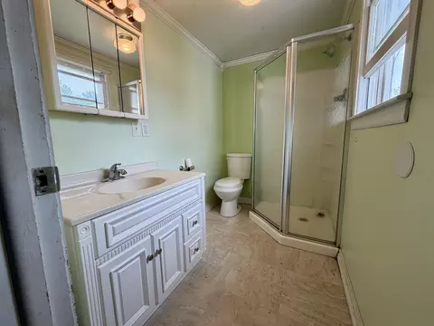Bath - 320 N Maple, Eureka, KS 67045 photo 1 of 2
