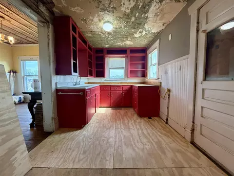 Kitchen - 320 N Maple, Eureka, KS 67045 photo 1 of 2