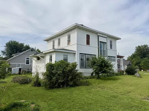 Exterior - 320 N Maple, Eureka, KS 67045 photo 3 of 4