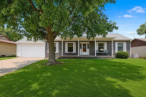 514 W 54th St S, Wichita, KS 67217