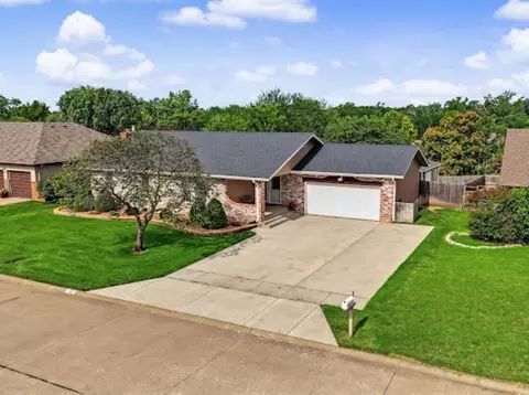 105 N Douglas Dr, Salina, KS 67401