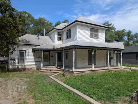 Exterior - 731 Bluff, Augusta, KS 67010 photo 3 of 7