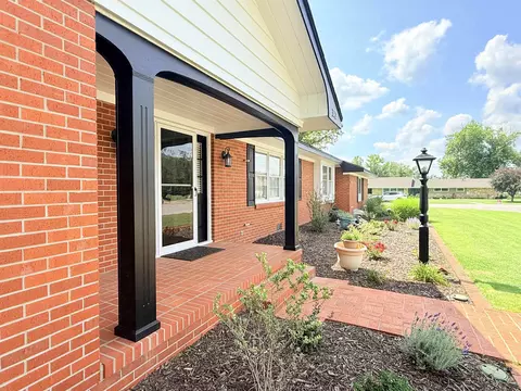 312 Willow Rd, Hillsboro, KS 67063