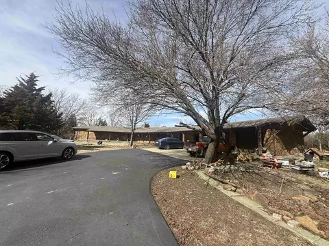 9510 E 101st St N, Valley Center, KS 67147