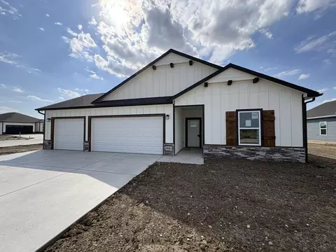 5651 Plumthicket St, Bel Aire, KS 67226