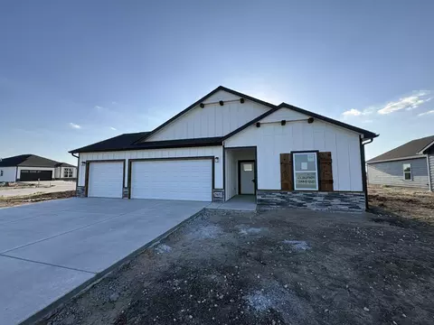 5651 Plumthicket St, Bel Aire, KS 67226