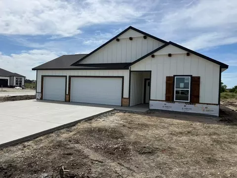 5651 Plumthicket St, Bel Aire, KS 67226