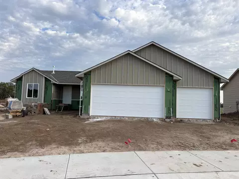 225 E Hanscom St, Derby, KS 67037