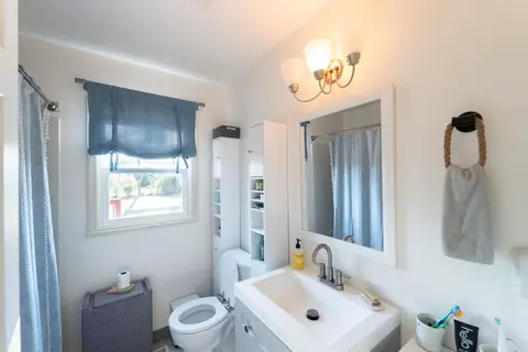 Bath - 215 Spruce, Halstead, KS 67056 photo 2 of 2
