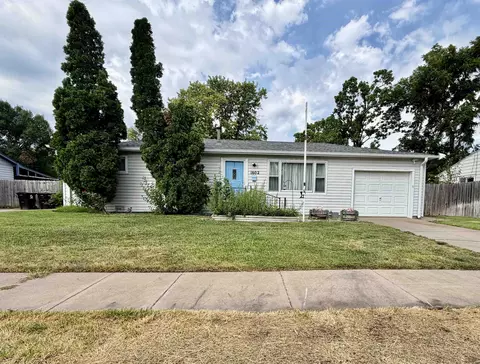 1602 Hickory, Salina, KS 67401
