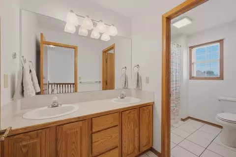 Bath - 421 E Wild Plum Rd, Derby, KS 67037 photo 4 of 5