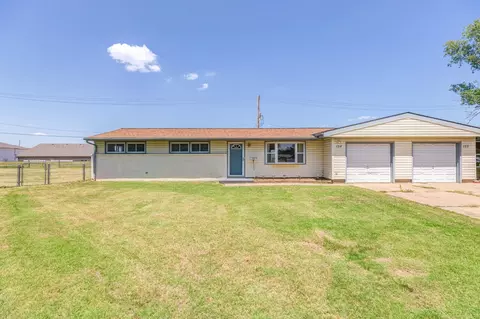 154 Hoover Ct, Salina, KS 67401