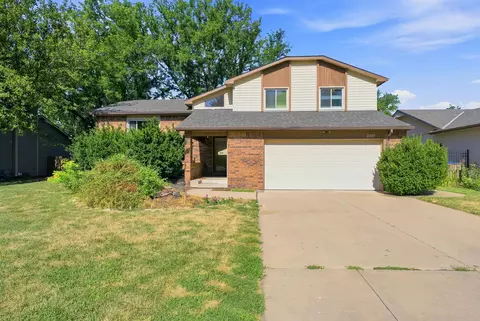 2107 N Murray Cir, Wichita, KS 67212