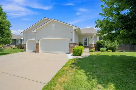 2502 S Lark Ln, Wichita, KS 67215