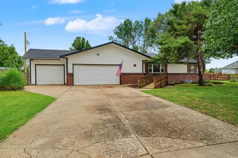 736 Scott Ave, Salina, KS 67401