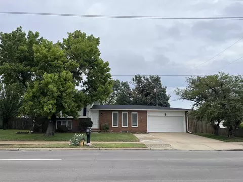 717 E Magnolia Rd, Salina, KS 67401