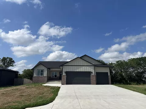 3311 S Linden Ct, Wichita, KS 67210
