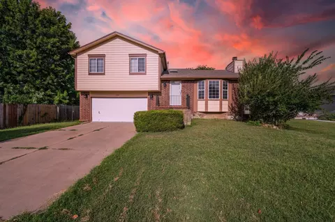 2425 N Beacon Hl, Wichita, KS 67220