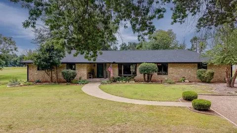 2017 E Chestnut Ave, Arkansas City, KS 67005
