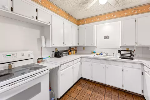 Kitchen - 505 Sweezy, Halstead, KS 67056 photo 1 of 3