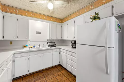 Kitchen - 505 Sweezy, Halstead, KS 67056 photo 2 of 3