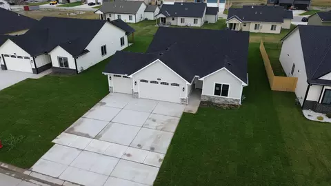 1610 E Appleton St, Valley Center, KS 67147