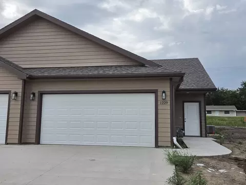 1229 Lindbergh Ln, Salina, KS 67401