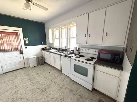 Kitchen - 1003 N Springfield Ave, Anthony, KS 67003 photo 4 of 4