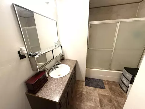 Bath - 1003 N Springfield Ave, Anthony, KS 67003 photo 1 of 2