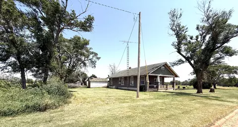 Exterior - 1003 N Springfield Ave, Anthony, KS 67003 photo 2 of 10