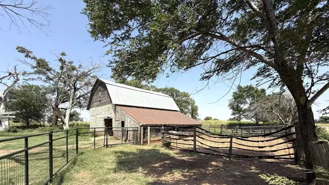 Exterior - 1003 N Springfield Ave, Anthony, KS 67003 photo 6 of 10
