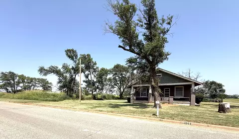 Exterior - 1003 N Springfield Ave, Anthony, KS 67003 photo 3 of 10