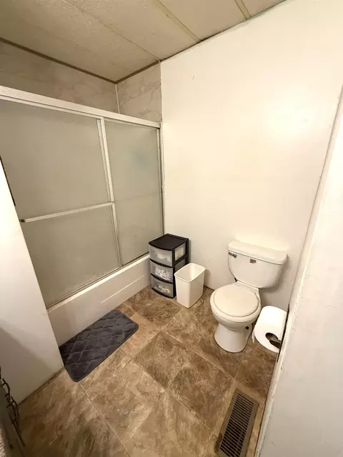 Bath - 1003 N Springfield Ave, Anthony, KS 67003 photo 2 of 2